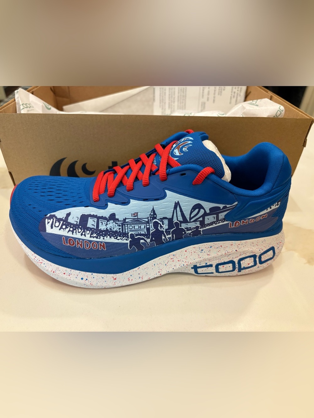 NWT Women’s Topo Atmos Blue London Graphic Running Shoes Size 8.